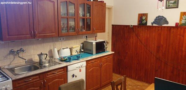 Dombóvár frekventált helyén  családi ház eladó