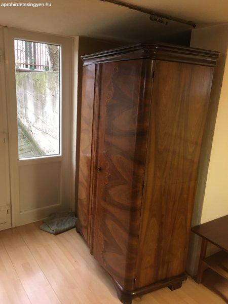 Eladó régi bútorok - Ágy, szekrény komód