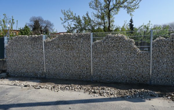 Gabion kerítés kerítésanyag vadháló betonoszlop