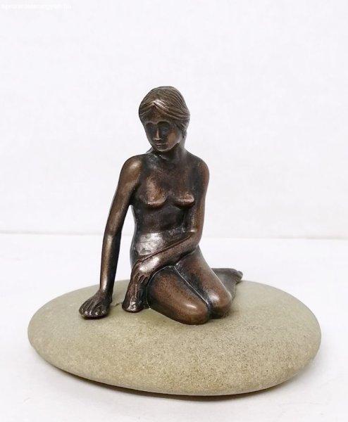 A kis hableány - Koppenhága - bronz figura lapos kavicson 