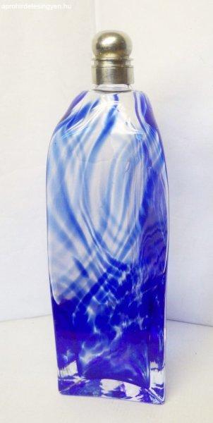 Prizma alakú kékkel mintázott fém kupakos likőrös kris