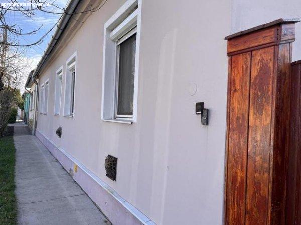 Gyulán a kórház közelében 3 szobás családi ház eladó - Gyula