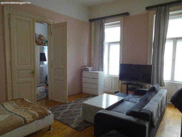 Keleti pályaudvarnál eladó 3 szobás, emeleti, utcai lakás (Airbnb
engedélyezett) - Budapest VII. kerület