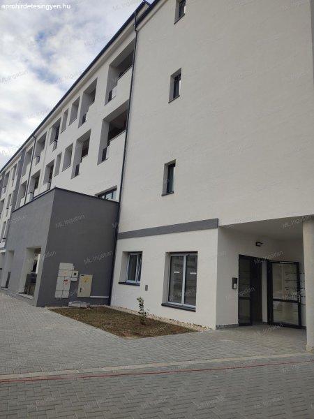 Szombathely belvárosában 44 m2 + 6 m2 fedett terasz ÚJ építésű 2 szobás
lakás eladó.