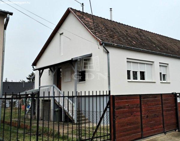 Eladó családi ház Dunakeszi, 	Kinizsi utca