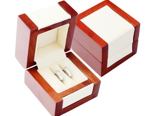 JK Box Világos fa ékszerdoboz gyűrűre vagy
fülbevalóra DN-2/NA/A20