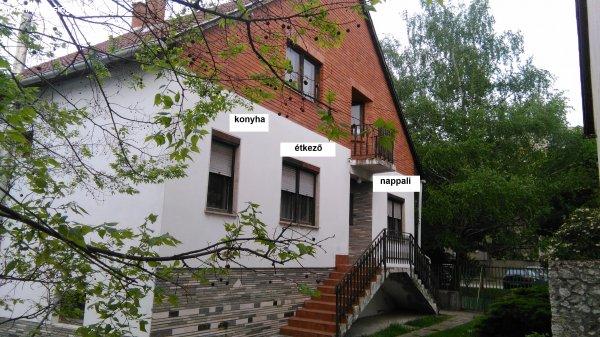 Győr- Szabadhegyen sok funkcióra alkalmas családi ház eladó!