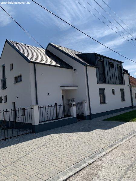 Sopronban két lakásos ház,önálló telken szép újszerű eladó