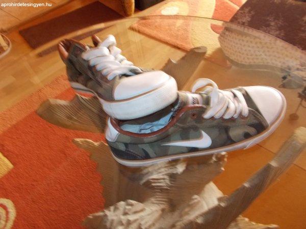 Terepmintás Nike divat tornacipő