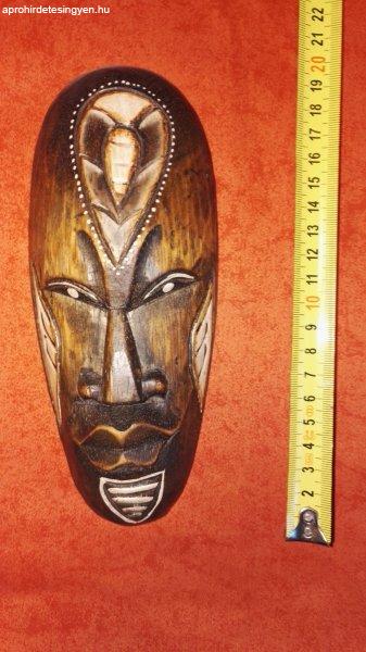 Faragott afrikai maszk (fa) 20cm eladó