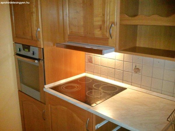 Cseresznyefa konyhabútor gépekkel felszerelve eladó használt ...