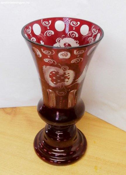 Bécsi barokk díszítésű borvörös váza. Bohemia Egermann XX. s