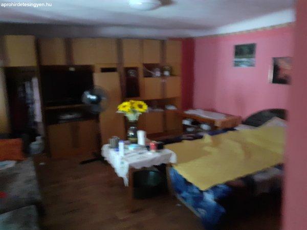 Dombóvár belvárosi kis ház nagyon olcsón eladó