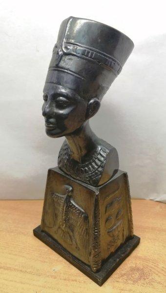 Nefertiti az egyiptomi Ehnaton fáraó felesége, hieroglif?
