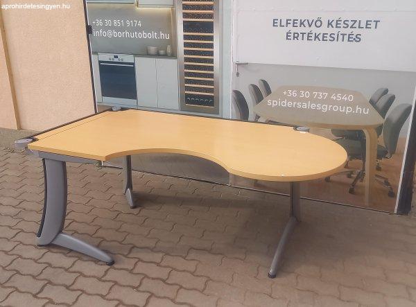 Steelcase íróasztal, jobbos - 189x100 cm, használt