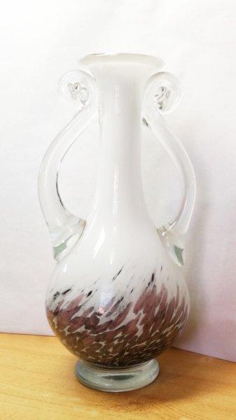 Muránói füles váza az 1960-s évekből. Letisztult fehé