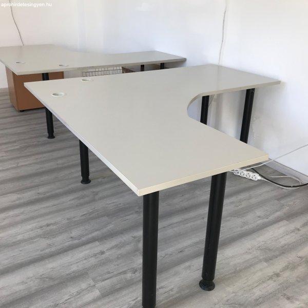 Szürke íróasztal, sarokasztal, 165x165 cm - használt