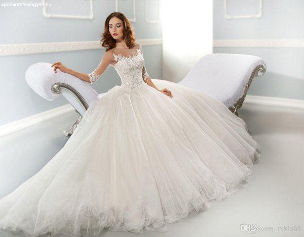 Illúzió dekoltázs megoldású designer menyasszonyi ruha