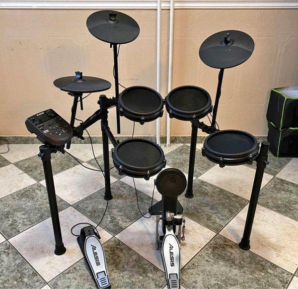 Alesis Nitro 10-részes hálóbőrös elektromos dob