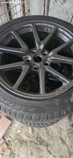 Tesla 3 téli szett, 8.5x18, 5x114.3 + Pirelli 235/45 r18