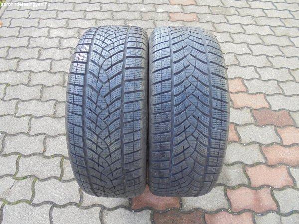 235/55 R 17-es Goodyear 90%-os téli gumi pár eladó