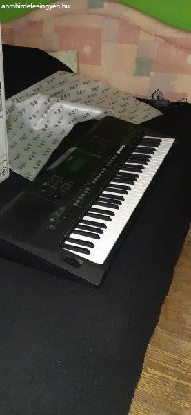 Yamaha PSR E463