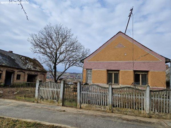 Eladó tóra néző örökpanorámás családi ház Zselicki