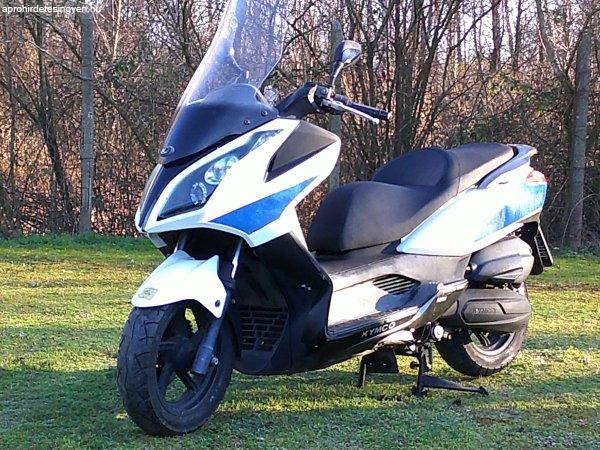 Kymco Downtown 300-as motorhibás robogó bontott alkatrész