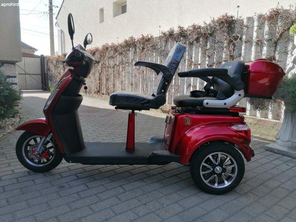 Econelo 3 kerekü, kétszemélyes elektromos tricikli.