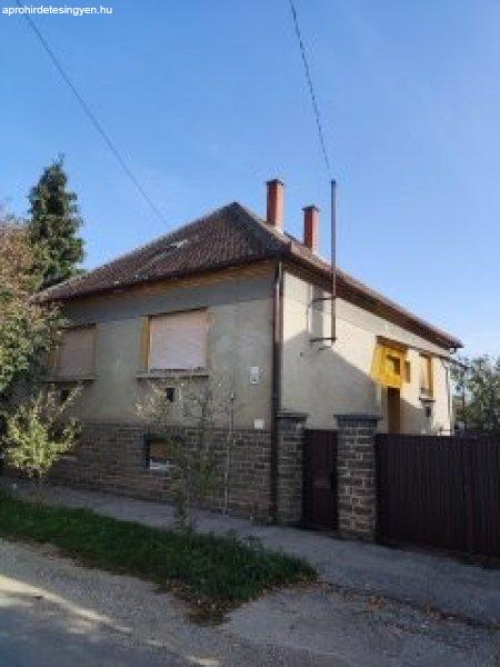 Sárvár Fekete híd utca családi ház eladó!