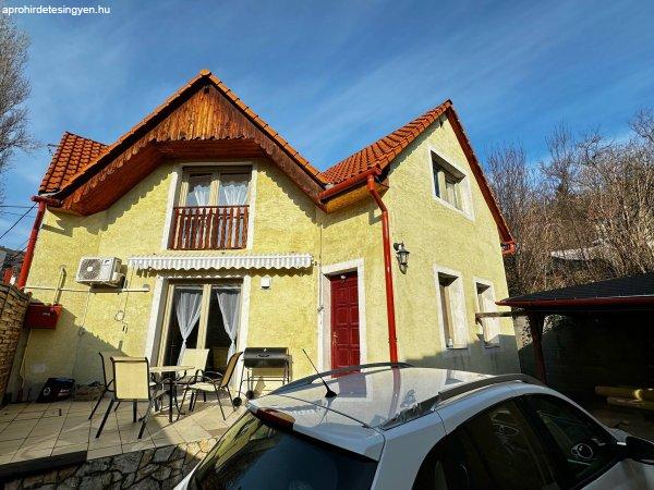 Pécsett a Mecsek oldalban nappali+3szobás családi ház el