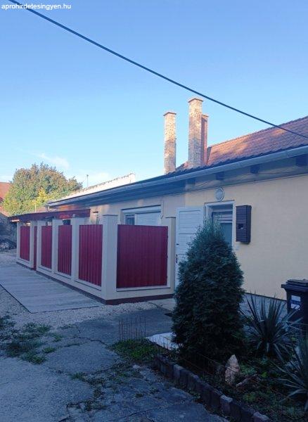 Eladó társasházi lakás Vácon a Köztársaság úton.