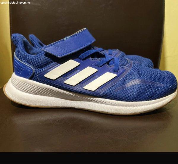 34-es Adidas teremcipő