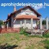 Monoron 3 szoba+2 nappalis,180 m2 csaldi hz, 550 m2 tele