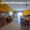 Monoron 3 szoba+2 nappalis,180 m2 csaldi hz, 550 m2 tele