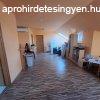 Monoron 3 szoba+2 nappalis,180 m2 csaldi hz, 550 m2 tele
