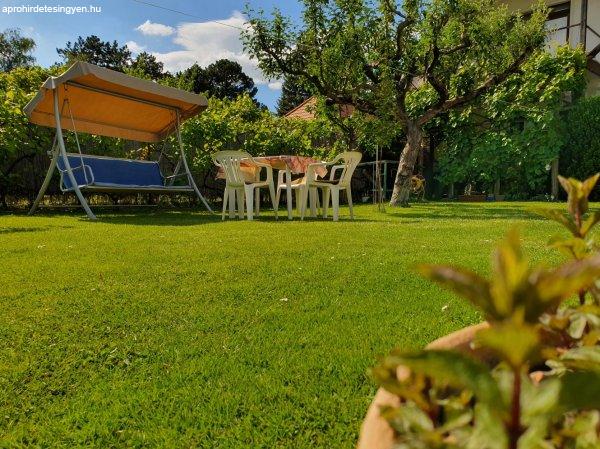 Zamárdiban, a Balatontól 4 percre, kis ház kiadó. Klím?