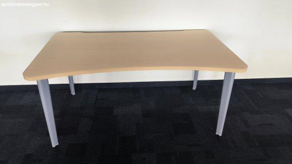 Steelcase Movida elektromosan emelhető íróasztal 8 db egy