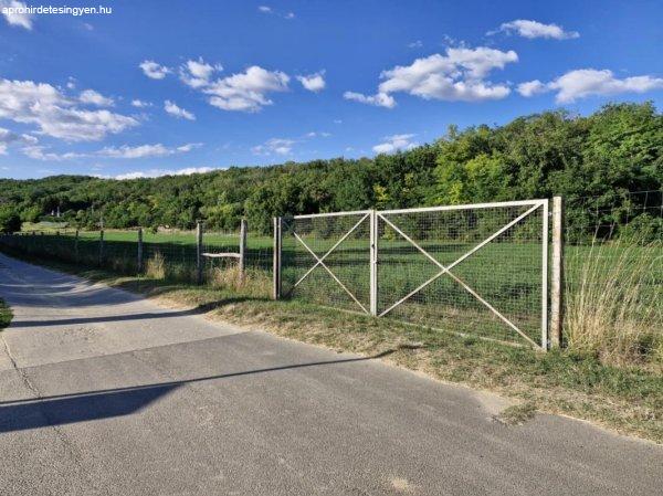 Szekszárdon a Csötönyi völgyben telek eladó