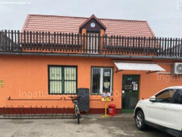 Toln-Mözs központjában üzlethelység eladó