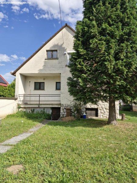 Bonyhádon családiház eladó
