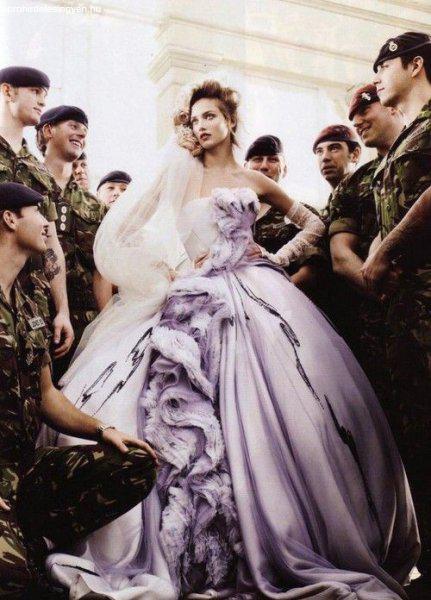 Kültéri fotózásra menyasszonyi ruha modelleket keresünk