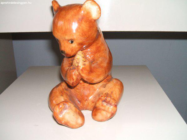 Régi 16 cm-es porcelán maci mackó medve szobor