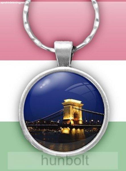 Budapesti Lánchíd éjszaka üveglencsés kulcstartó