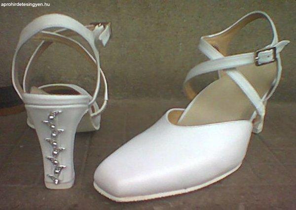 Női esküvői cipő 1. 42-45-ös méretig