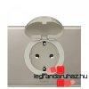 Legrand Cliane 2P+F csatlakozaljzat burkolat, csapfedeles