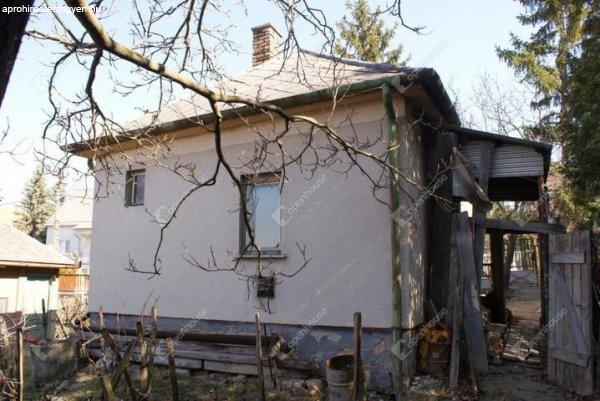 Öreghegyen tégla ház nagy telekkel eladó - Székesfehérvár