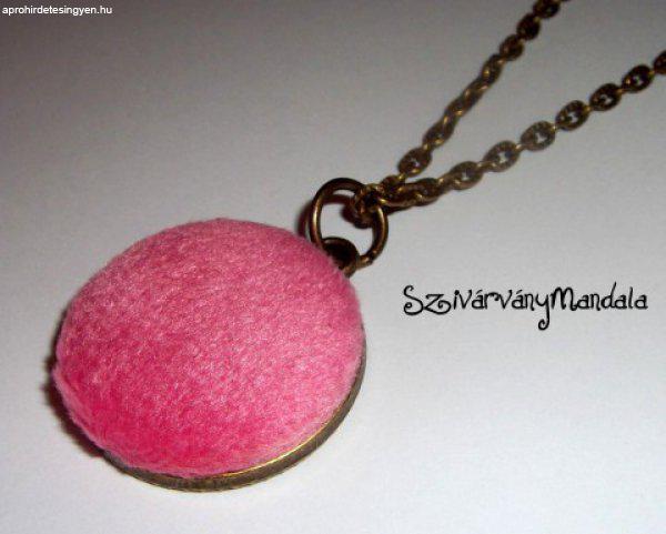 Pink rózsaszín - Puhaság -- Textil gomb ékszer  - nyaklánc