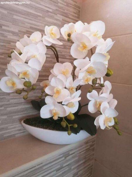 Orchidea Művirág 4 szálas kaspóban -fehér színű