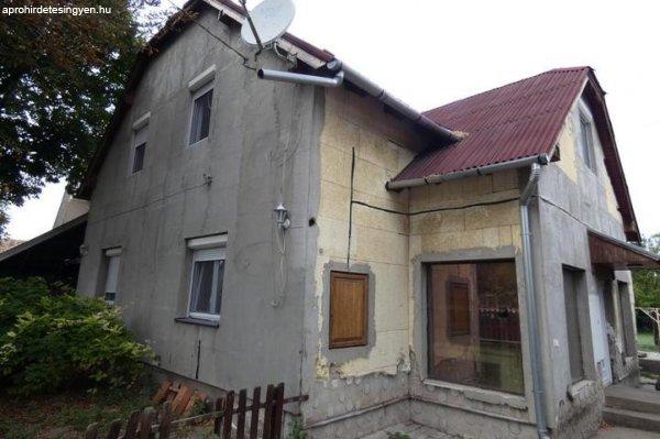Dunavarsányban 3 generációs ház eladó